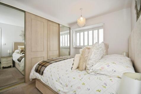 BEDROOM 1.jpg