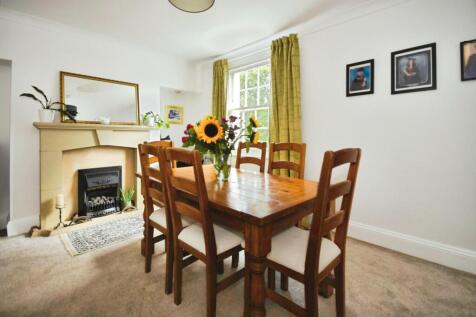 DINING ROOM.jpg