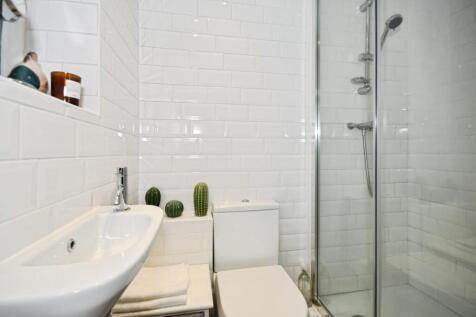 SHOWER ROOM.jpg