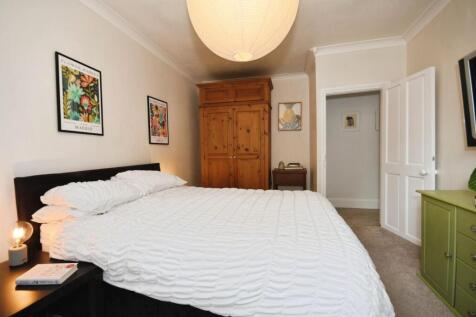 BEDROOM 1 02.jpg