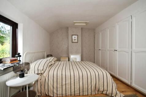 BEDROOM 5 02.jpg