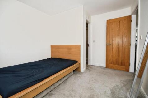 BEDROOM 1 03.jpg