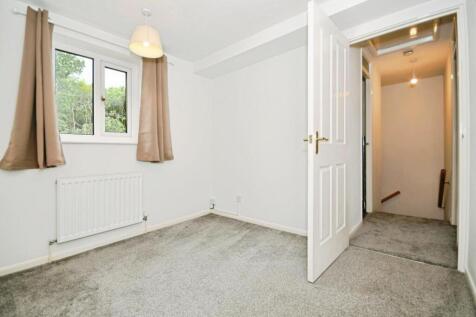 BEDROOM 2 02.jpg