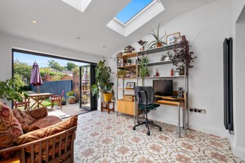 SUN ROOM 05.jpg