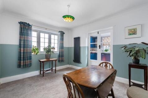 DINING ROOM 02.jpg