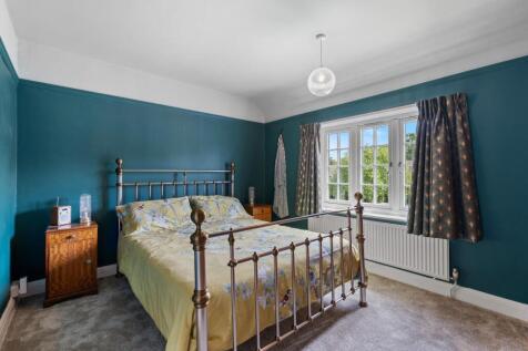 BEDROOM 1 03.jpg