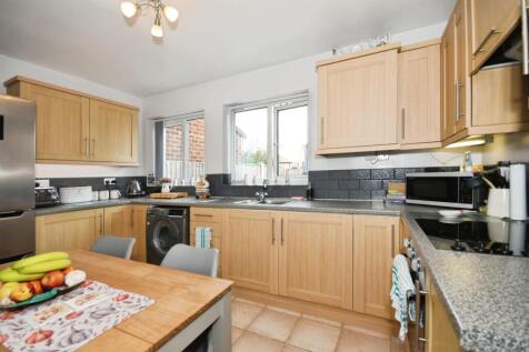 KITCHEN 02.jpg