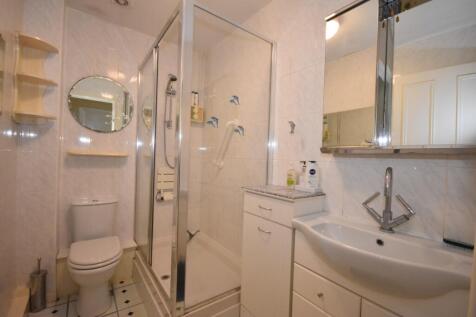 SHOWER ROOM.JPG
