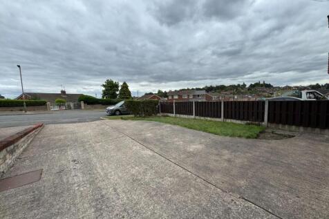 large driveway.jpg