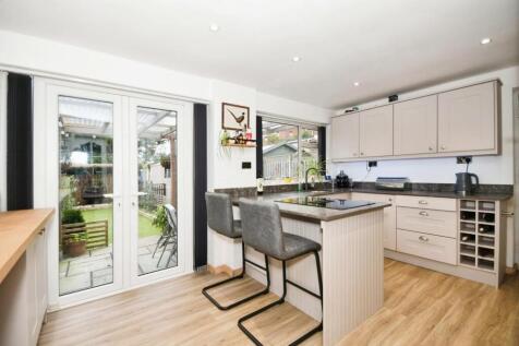 KITCHEN 02.jpg