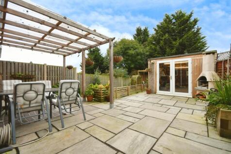 REAR GARDEN 01.jpg