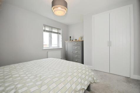BEDROOM 1 02.jpg
