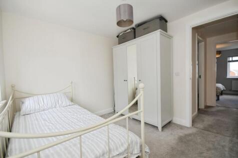 BEDROOM 2 03.jpg