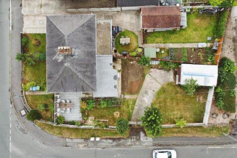 large plot - garage gardens &amp; drive.jpg