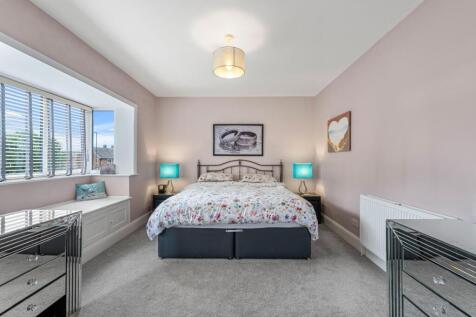 BEDROOM 1 03.jpg