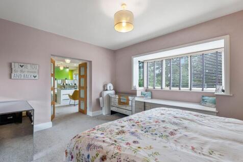 BEDROOM 1.jpg