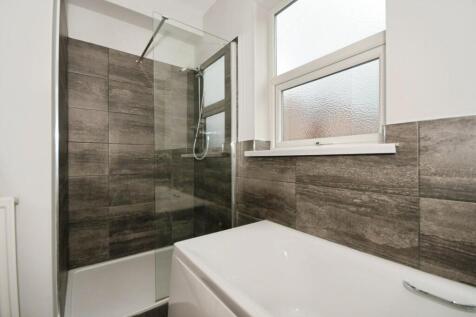 BATHROOM 02.jpg