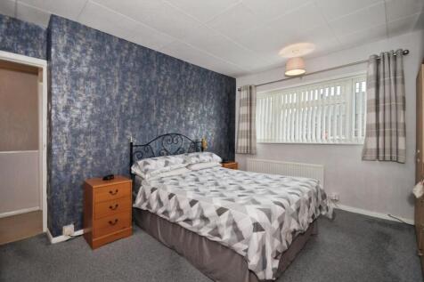 BEDROOM 1 02.jpg
