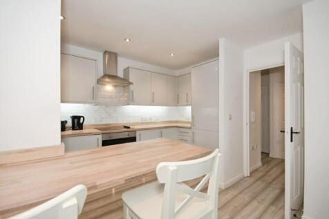 KITCHEN 03.jpg