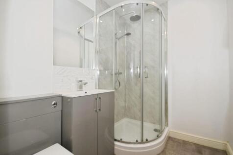 SHOWER ROOM.jpg