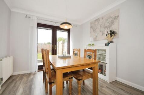 DINING ROOM.jpg