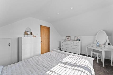 BEDROOM 2 02.jpg