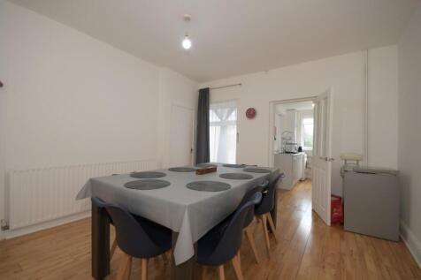 DINING ROOM.JPG