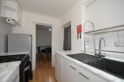 KITCHEN 03.JPG