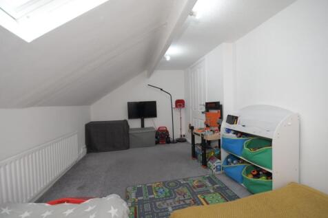 BEDROOM 3 02.JPG