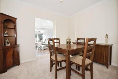 DINING ROOM.jpg