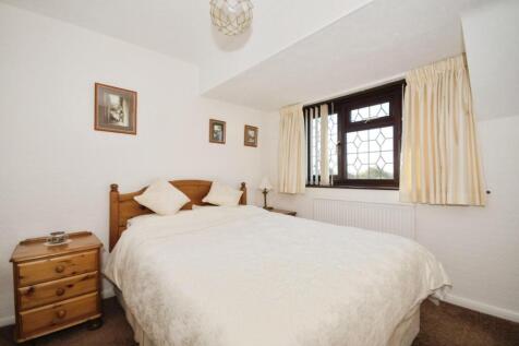 BEDROOM 2 02.jpg