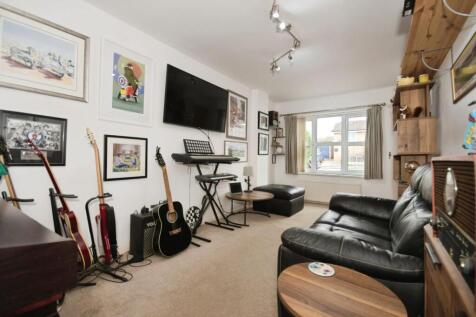 SITTING ROOM.jpg