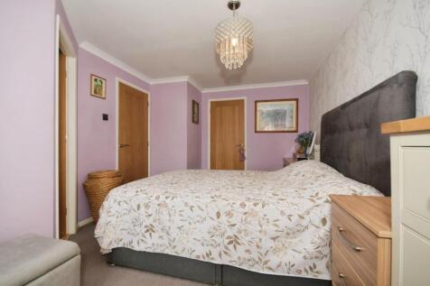 BEDROOM 1 03.jpg