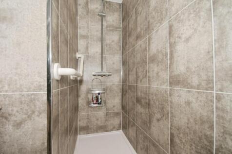 BATHROOM 02.jpg