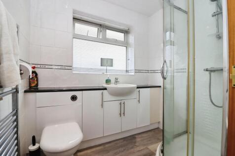 SHOWER ROOM.jpg