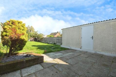 REAR GARDEN 01.jpg