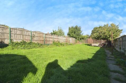 REAR GARDEN 03.jpg