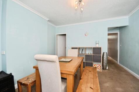 DINING ROOM 02.jpg