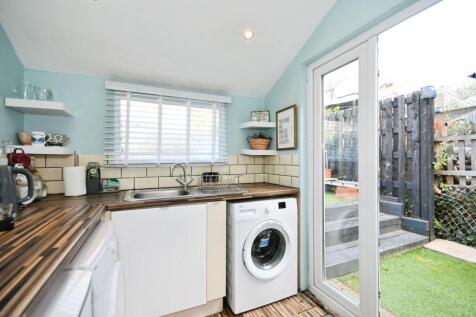KITCHEN 02.jpg