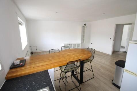 living area 4