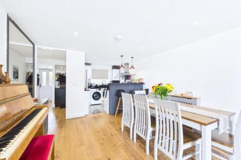 Kitchen/ Diner/ Lounge