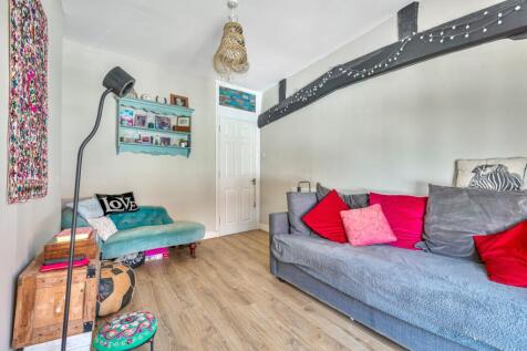 Living / Bed 2