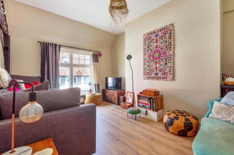 Living / Bed 2