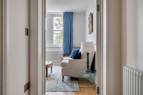 1364677-4-68ef655...