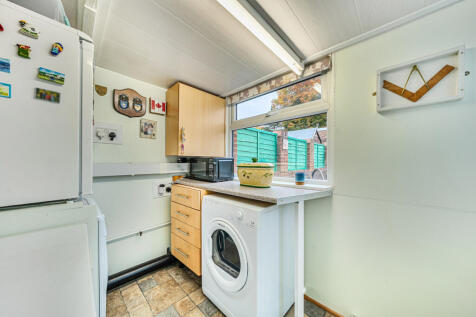 1369313-28-68f251...