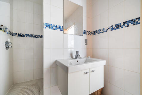 1374739-10-690b8a...