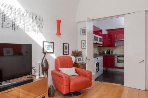 184 Andrewes House-10.jpg