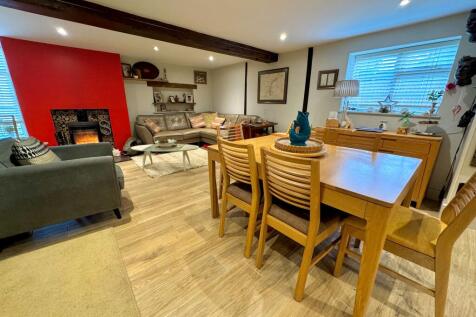 Lounge/ Diner - House