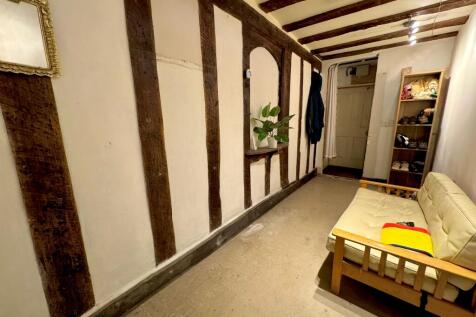 Entrance Hall - Apartment