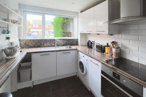 fitted kitchen_1725359778053